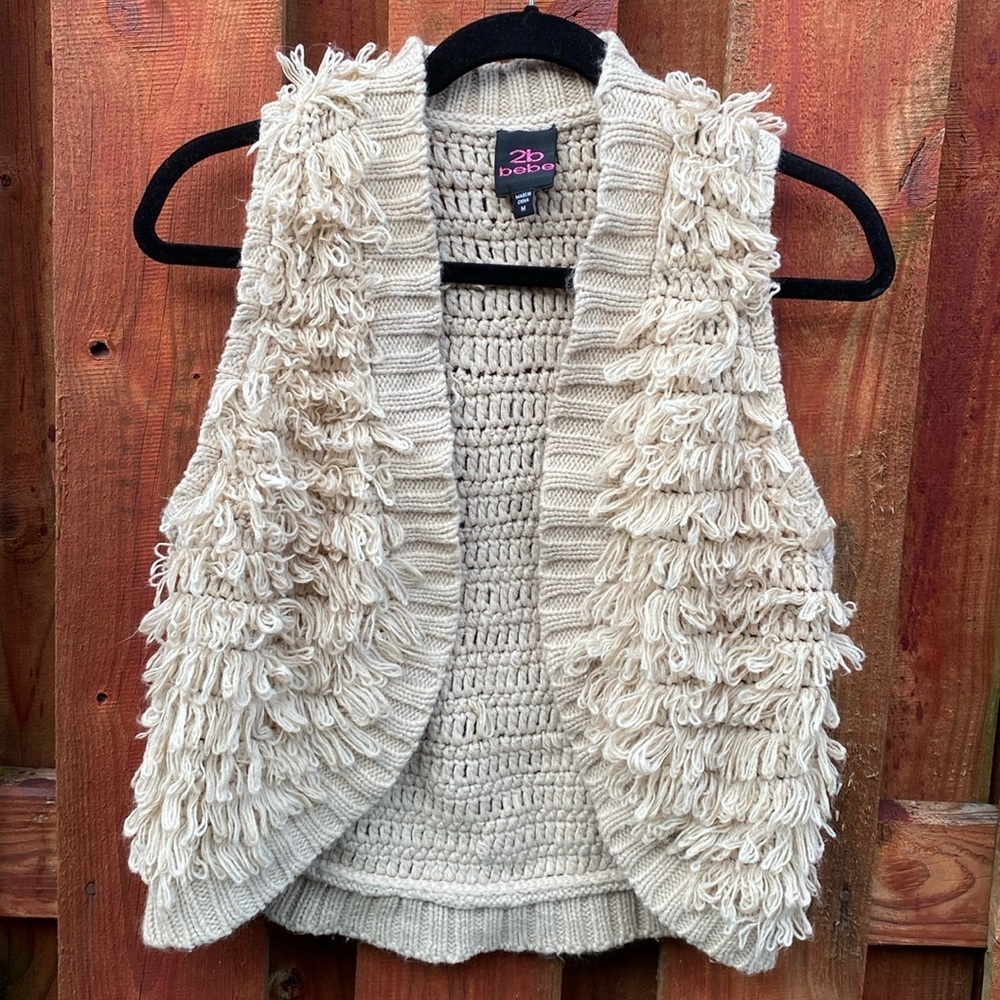 2b bebe Beige Loop Yarn Shaggy Fringe Open Front Sweater Vest Medium M